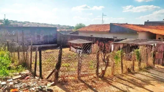 Lote/Terreno para alugar, 180m² no Conjunto Habitacional Victor D'Andrea, Limeira