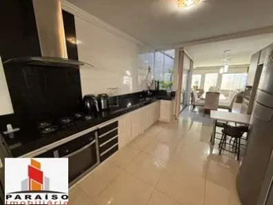 Sobrado com 4 Quartos à venda, 220m² no Jardim Ipanema, Uberlândia