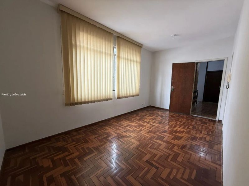 Apartamento com 2 quartos — Sagrada Família, Belo Horizonte