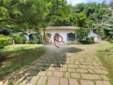 Casa com 4 Quartos à venda, 358m² no Quarteirão Brasileiro, Petrópolis