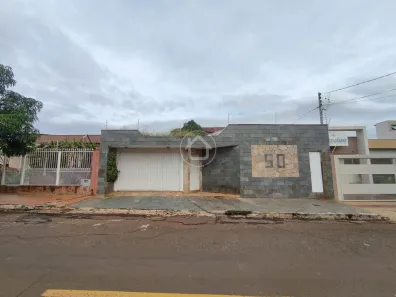 Sobrado com 4 Quartos à venda, 344m² no Jardim Monte Líbano, Campo Grande