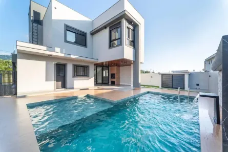 Casa de Condomínio com 3 Quartos à venda, 270m² no Santa Regina, Camboriú
