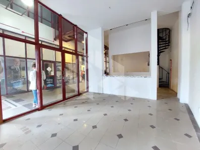 Ponto Comercial para alugar, 88m² no Centro, Santa Maria