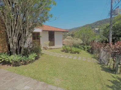 Casa de Condomínio com 3 Quartos à venda, 300m² no Itaipu, Niterói
