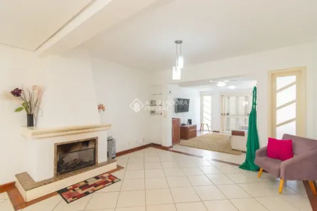 Casa com 3 Quartos para alugar, 200m² no Hípica, Porto Alegre