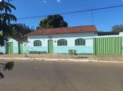 Casa com 3 Quartos à venda, 600m² no Vila Grimpas (Centro), Hidrolândia