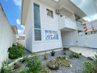 Casa com 3 Quartos à venda, 115m² no Centro, Palhoça