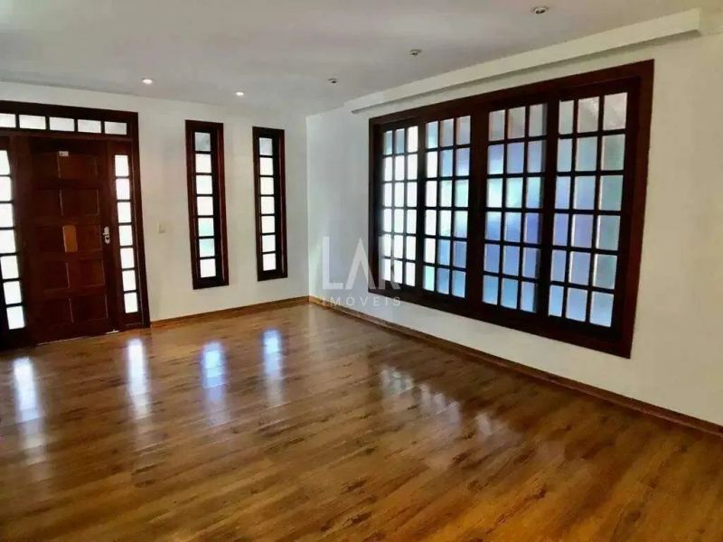 Casa com 3 quartos — Estoril, Belo Horizonte