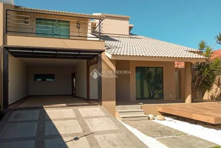 Casa com 3 Quartos para alugar, 300m² no Balneário, Florianópolis