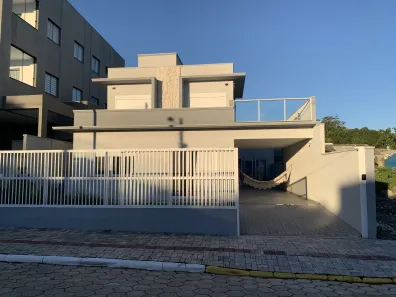 Casa com 6 Quartos à venda, 240m² no Zimbros, Bombinhas