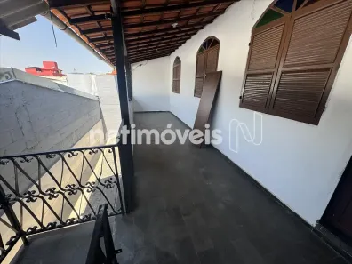 Casa com 2 Quartos para alugar, 55m² no Água Branca, Contagem