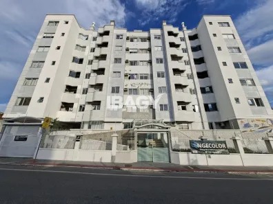 Apartamento com 3 Quartos para alugar, 80m² no Barreiros, São José
