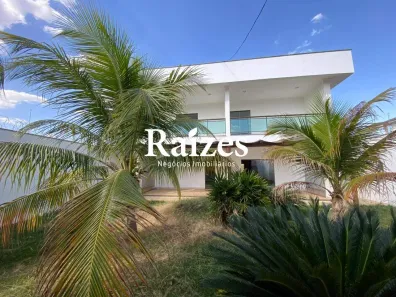 Casa com 3 Quartos para alugar, 427m² no Jardim Inconfidência, Uberlândia