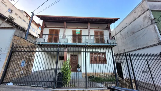 Casa com 7 Quartos para alugar, 450m² no Centro, Juiz de Fora