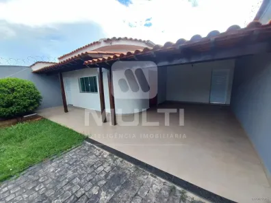 Casa com 3 Quartos para alugar, 200m² no Umuarama, Uberlândia