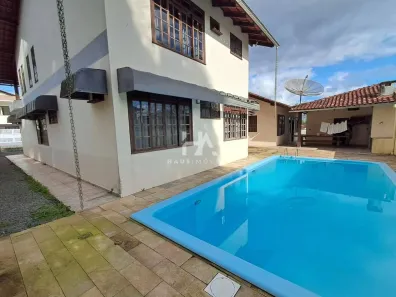 Casa com 6 Quartos para alugar, 305m² no Czerniewicz, Jaraguá do Sul