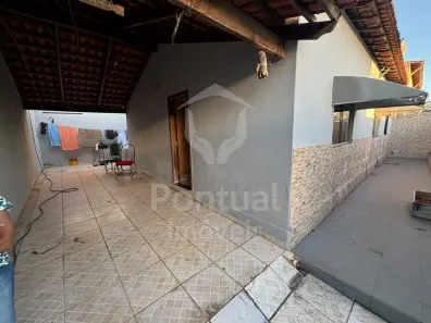 Casa com 2 Quartos para alugar, 110m² no Lagoinha, Uberlândia