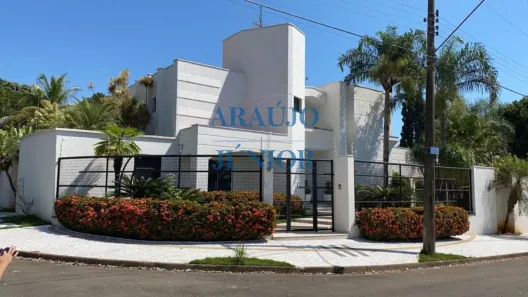 Casa com 4 Quartos para alugar, 750m² no Parque Residencial Nardini, Americana