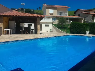 Sobrado com 4 Quartos à venda, 400m² no Centro, Guararema