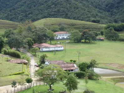 Fazenda/Sítio com 28 Quartos à venda, 2270m² no Centro, Piquete