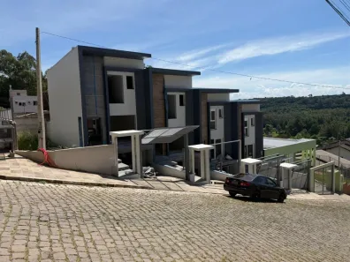 Sobrado com 3 Quartos à venda, 154m² no Santa Lúcia, Caxias do Sul