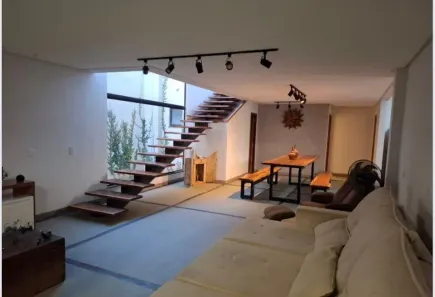 Sobrado com 4 Quartos à venda, 350m² no Nova Suiça, Goiânia