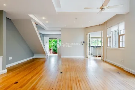 Casa com 3 Quartos para alugar, 309m² no Chácara das Pedras, Porto Alegre