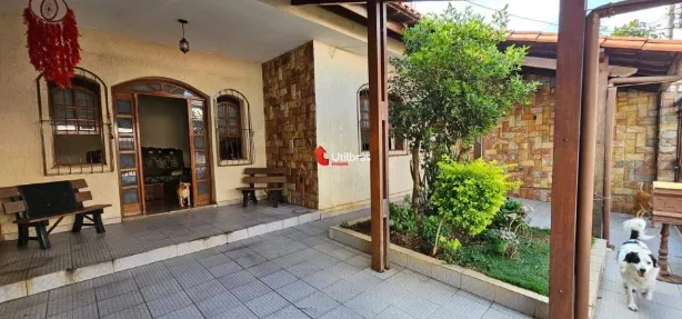Casa com 5 Quartos à venda, 234m² no Sagrada Família, Belo Horizonte