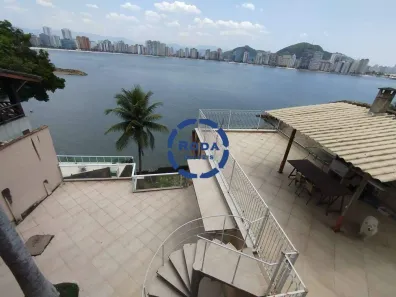 Casa com 3 Quartos para alugar, 239m² no Parque Prainha, São Vicente