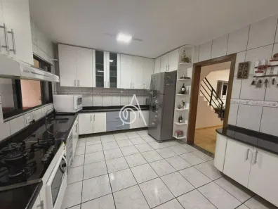 Sobrado com 3 Quartos à venda, 216m² no Costeira, São José dos Pinhais