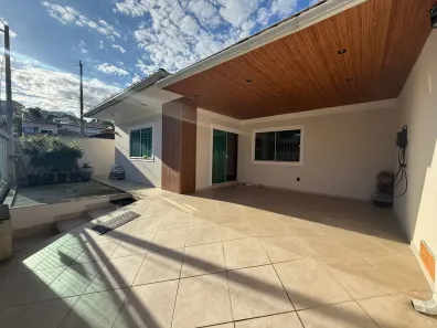 Casa de Condomínio com 3 Quartos para alugar, 133m² no Ogiva, Cabo Frio