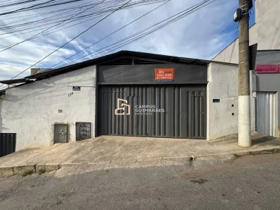 Casa com 2 Quartos para alugar, 35m² no Araguaia, Belo Horizonte