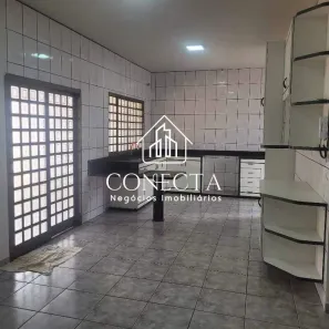Casa com 3 Quartos para alugar, 250m² no Santa Mônica, Uberlândia