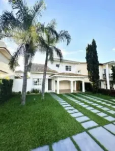 Casa com 3 Quartos à venda, 180m² no Jardins Madri, Goiânia