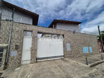 Casa com 2 Quartos para alugar, 75m² no Padre Andrade, Fortaleza