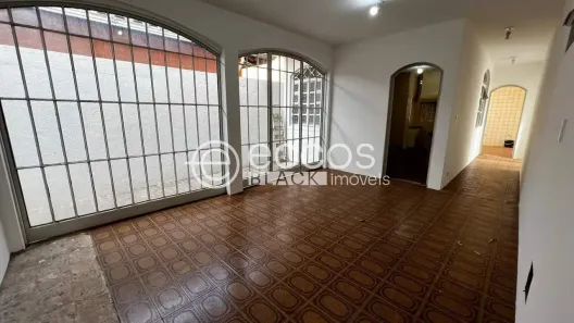Imóvel Comercial à venda, 700m² no Jaraguá, Uberlândia