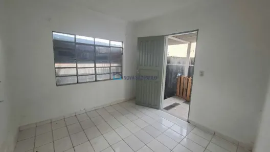 Casa com 2 Quartos para alugar, 35m² no Centro, Diadema