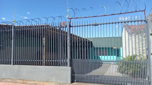Casa com 3 Quartos à venda, 400m² no Industrial, Londrina