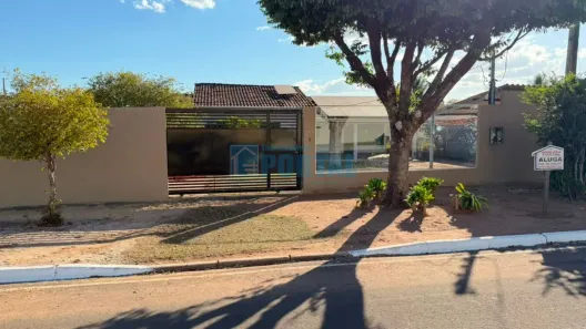 Casa com 3 Quartos para alugar, 180m² no Centro, Água Boa