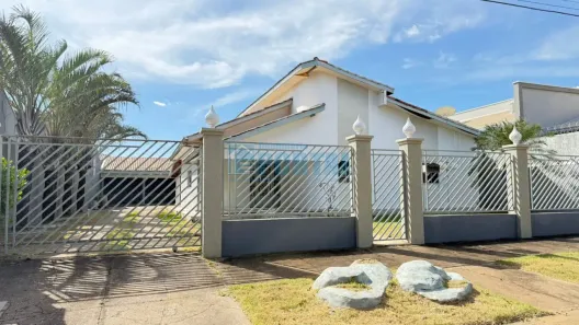 Casa com 3 Quartos à venda, 330m² no Centro, Água Boa