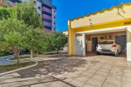 Casa com 3 Quartos à venda, 179m² no Passo da Areia, Porto Alegre