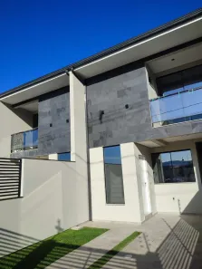 Sobrado com 3 Quartos à venda, 102m² no Forquilhas, São José