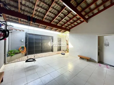 Casa com 4 Quartos para alugar, 188m² no Alto Umuarama, Uberlândia