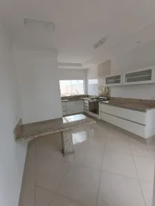 Casa de Condomínio com 3 Quartos para alugar, 200m² no Parque Residencial Itapeti, Mogi das Cruzes