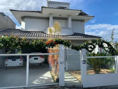 Casa com 3 Quartos à venda, 210m² no Pedra Branca, Palhoça