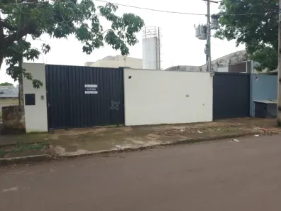 Casa com 2 Quartos para alugar, 220m² no Jardim Diamante, Maringá