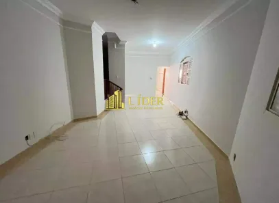 Casa com 3 Quartos para alugar, 140m² no Fundinho, Uberlândia