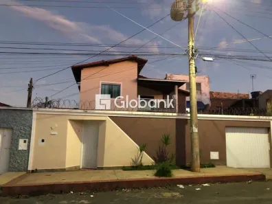 Casa com 3 Quartos à venda, 140m² no Vila Sumaré, Montes Claros