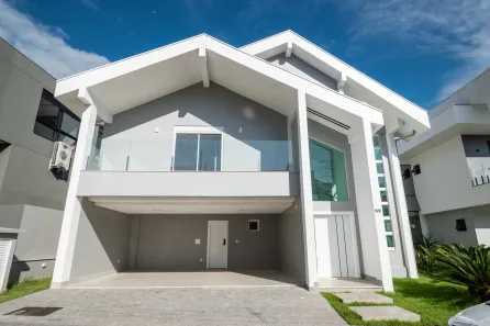 Casa com 5 Quartos para venda ou aluguel, 400m² no Ariribá, Balneário Camboriú