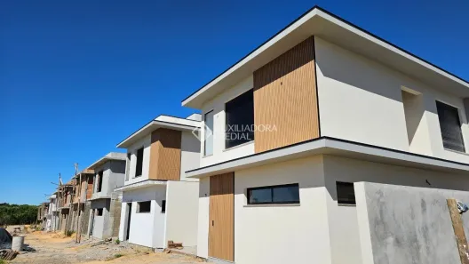 Sobrado com 2 Quartos à venda, 97m² no Areias Da Palhocinha, Garopaba